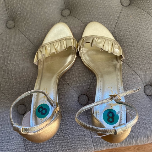 Lilly Pulitzer new gold open toe heels siz… - Picture 7 of 9